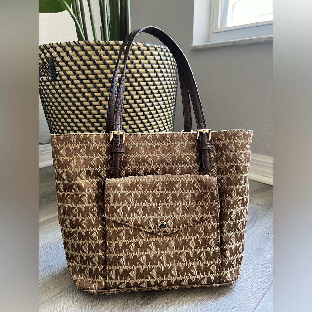 Michael Kors classic bag